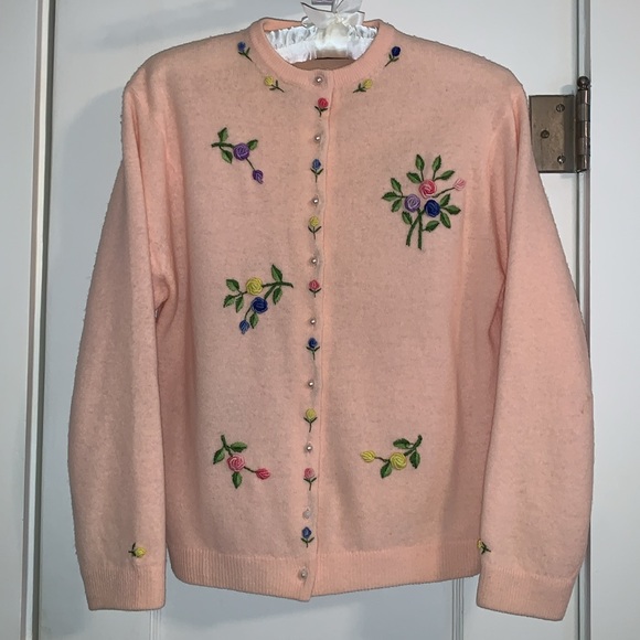 Vintage Cashmere Knit Cardigan: Fully Lined, Pearly Buttons, Flowers, Spring! - Picture 2 of 16